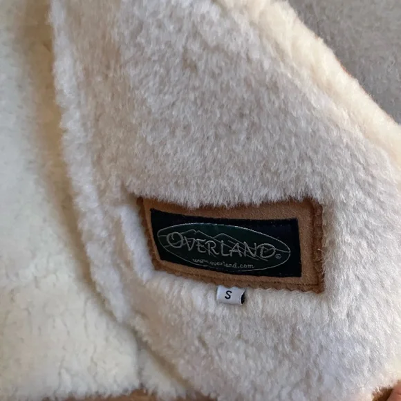 Stylish Tan Shearling Vest with Cream Lining - Picture 3 of 4